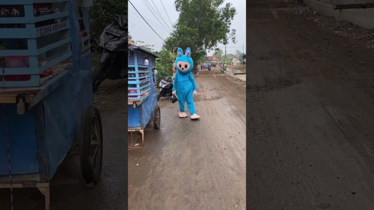 Badut Labubu Sedang Berjalan #labubu #badut #lucu #shorts