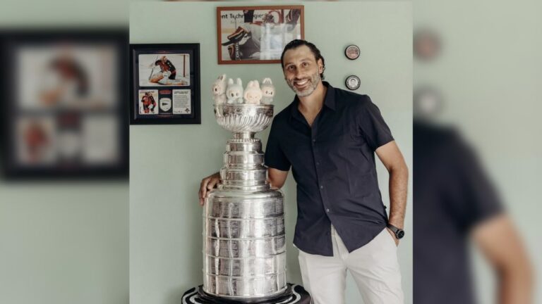 Luongo celebrates stanley cup with viral labubu plush toys