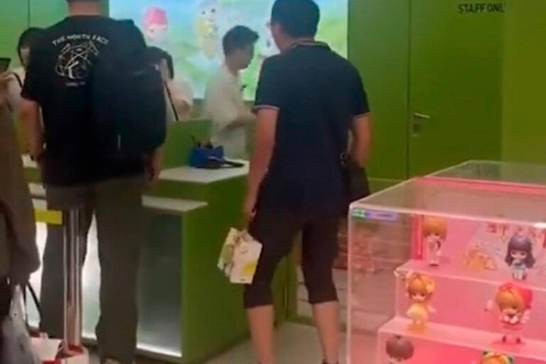 Man throws tantrum at pop mart after failing to get
