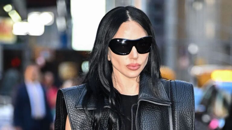 Internet reacts to lady gaga dressing up as "garden of